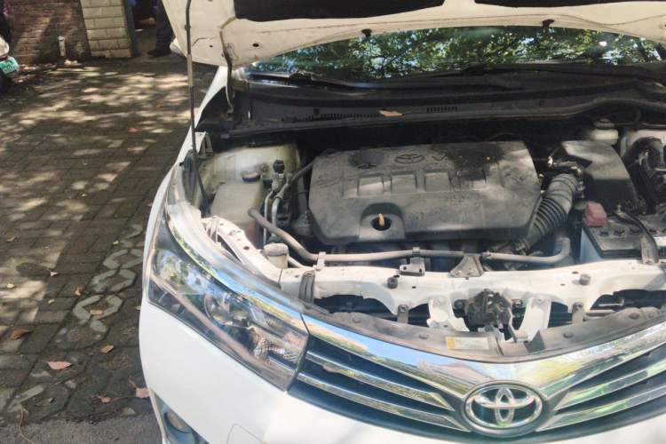 Used Toyota Corolla 2014 1.6L CVT GL Engine Bay Right
