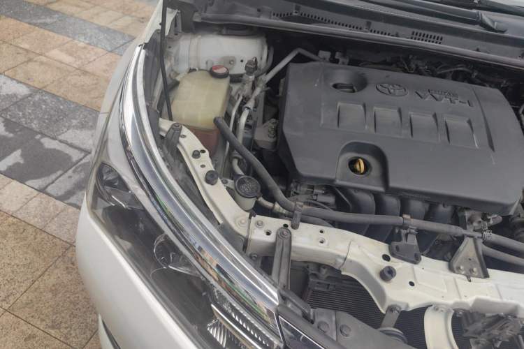 Used Toyota Corolla 2014 1.6L CVT GL Engine Bay Right