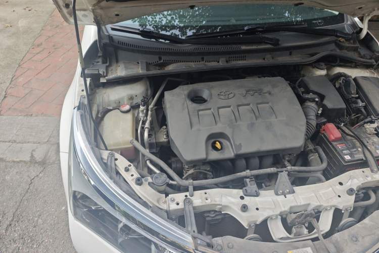 Used Toyota Corolla 2014 1.6L CVT GL Engine Bay Right