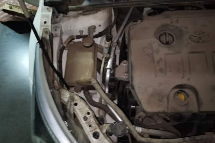 Used Toyota Corolla 2014 1.6L CVT GL Engine Bay Right