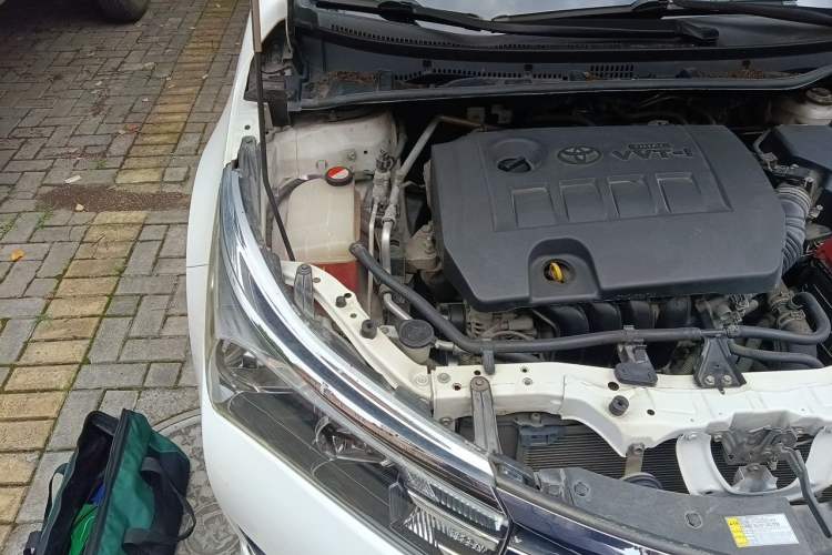 Used Toyota Corolla 2014 1.6L CVT GL Engine Bay Right