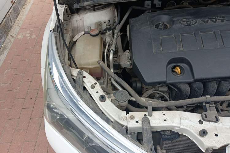 Used Toyota Corolla 2014 1.6L CVT GL Engine Bay Right