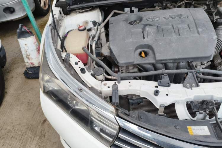 Used Toyota Corolla 2014 1.6L CVT GL Engine Bay Right