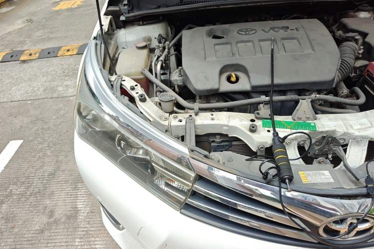 Used Toyota Corolla 2014 1.6L CVT GL-i Engine Bay Right