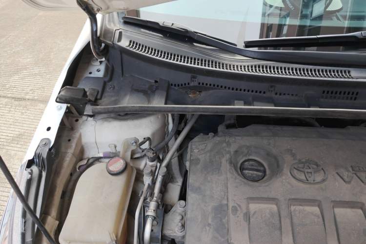 Used Toyota Corolla 2014 1.6L CVT GL-i Engine Bay Right