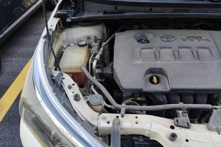 Used Toyota Corolla 2014 1.6L CVT GL Engine Bay Right