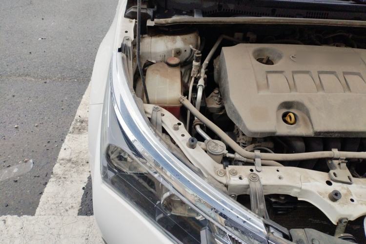 Used Toyota Corolla 2014 1.6L CVT GL Engine Bay Right