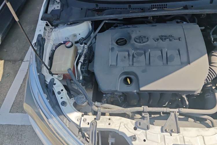Used Toyota Corolla 2014 1.6L CVT GL Engine Bay Right