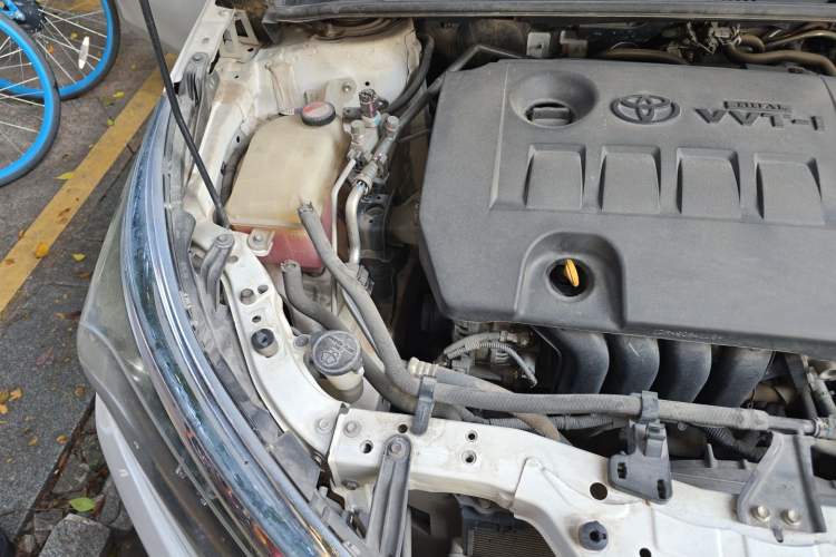 Used Toyota Corolla 2014 1.6L CVT GL Engine Bay Right