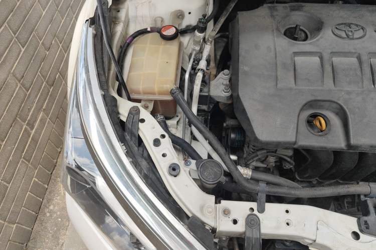 Used Toyota Corolla 2014 1.6L CVT GL Engine Bay Right