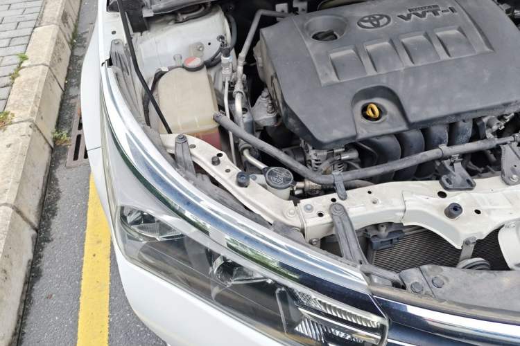 Used Toyota Corolla 2014 1.6L CVT GL Engine Bay Right