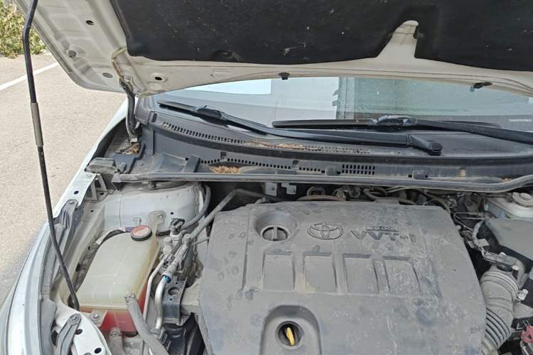 Used Toyota Corolla 2014 1.6L CVT GL Engine Bay Right