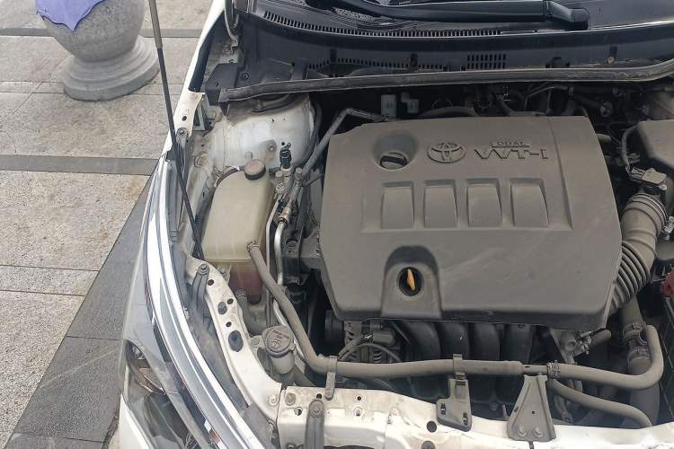 Used Toyota Corolla 2014 1.6L CVT GL-i Engine Bay Right