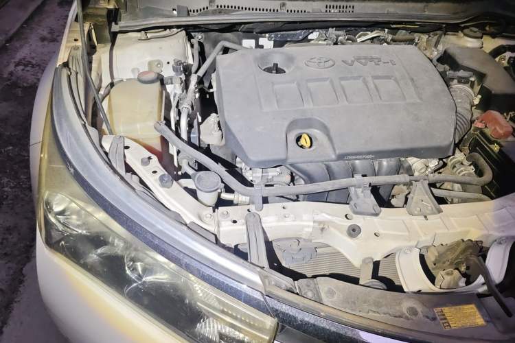 Used Toyota Corolla 2014 1.6L CVT GL Engine Bay Right