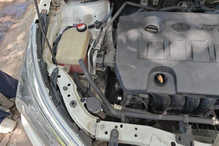 Used Toyota Corolla 2014 1.6L CVT GL Engine Bay Right