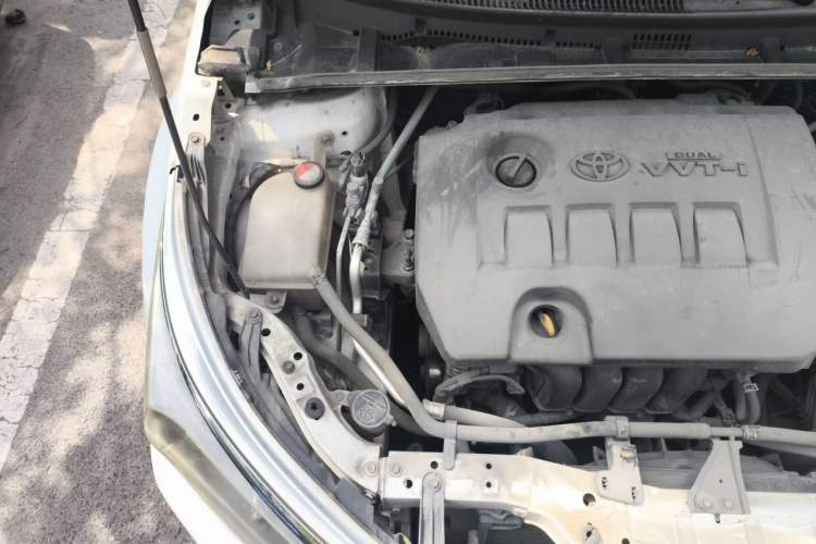 Used Toyota Corolla 2014 1.6L CVT GL Engine Bay Right