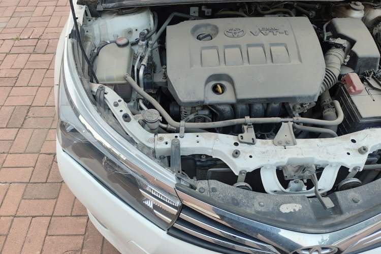 Used Toyota Corolla 2014 1.6L CVT GL Engine Bay Right