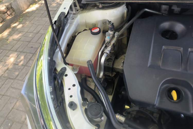 Used Toyota Corolla 2014 1.6L CVT GL-i Engine Bay Right