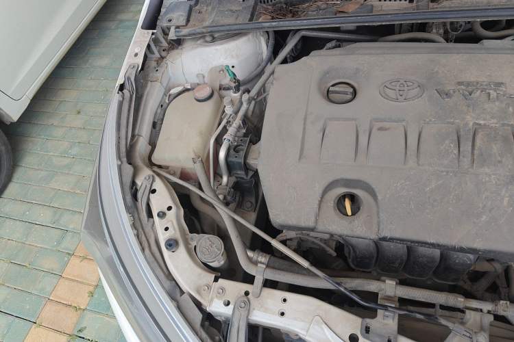 Used Toyota Corolla 2014 1.6L CVT GL-i Engine Bay Right
