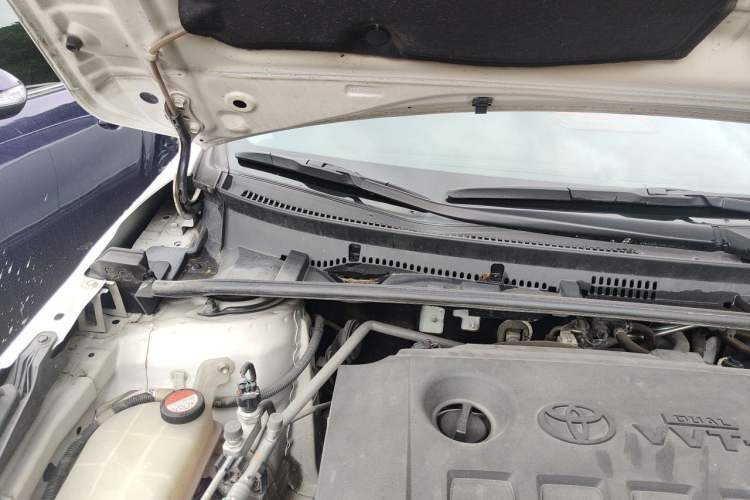 Used Toyota Corolla 2014 1.6L CVT GLX-i Engine Bay Right