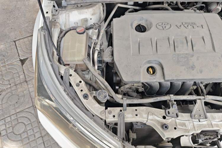 Used Toyota Corolla 2014 1.6L CVT GL Engine Bay Right