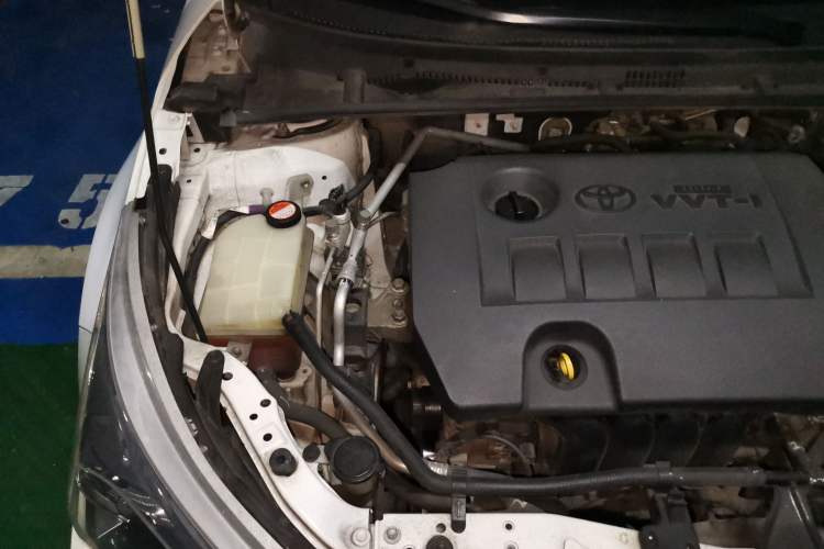 Used Toyota Corolla 2014 1.6L CVT GL-i Engine Bay Right