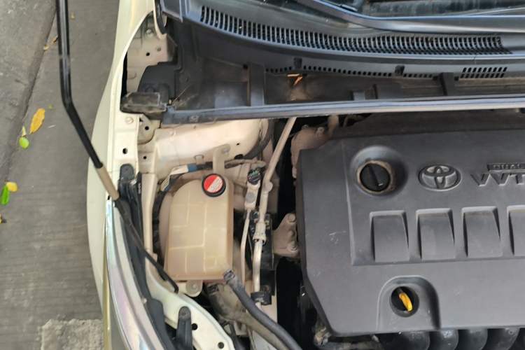 Used Toyota Corolla 2014 1.8L CVT GLX-i Engine Bay Right