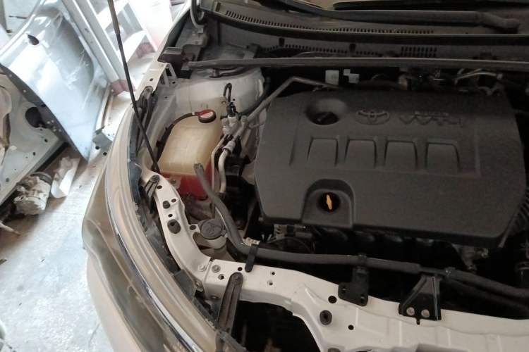 Used Toyota Corolla 2014 1.6L CVT GL Engine Bay Right