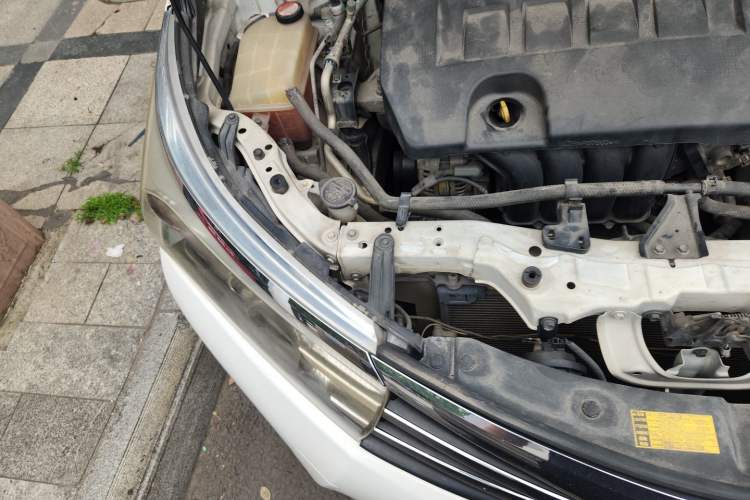 Used Toyota Corolla 2014 1.6L CVT GL Engine Bay Right