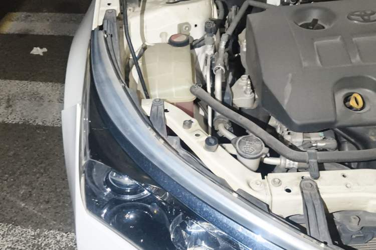 Used Toyota Corolla 2014 1.8L CVT GLX-i Engine Bay Right