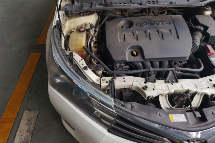 Used Toyota Corolla 2014 1.6L CVT GL Engine Bay Right