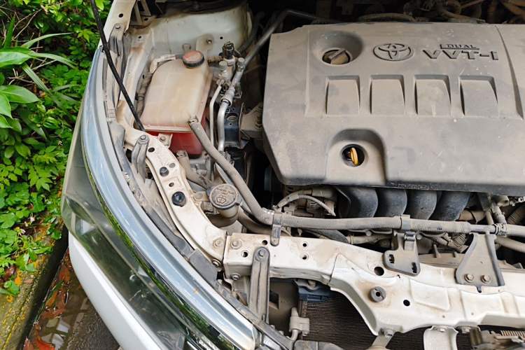 Used Toyota Corolla 2014 1.6L CVT GL-i Engine Bay Right