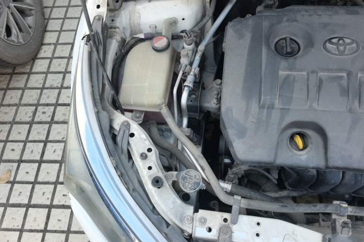 Used Toyota Corolla 2014 1.6L CVT GL Engine Bay Right