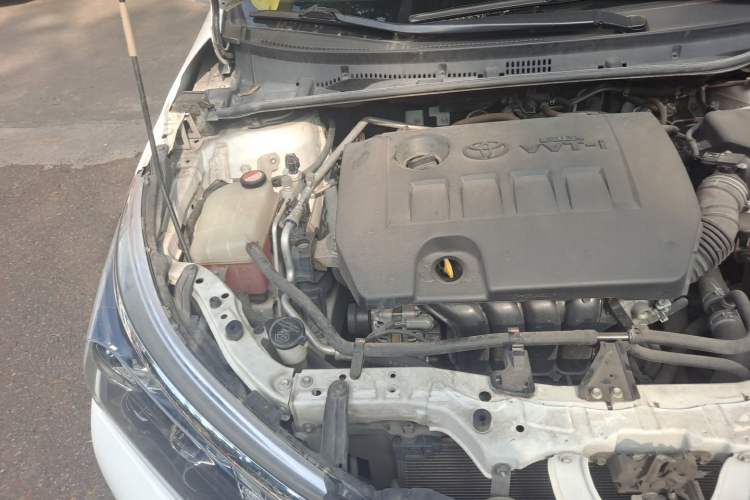 Used Toyota Corolla 2014 1.6L CVT GL-i Engine Bay Right