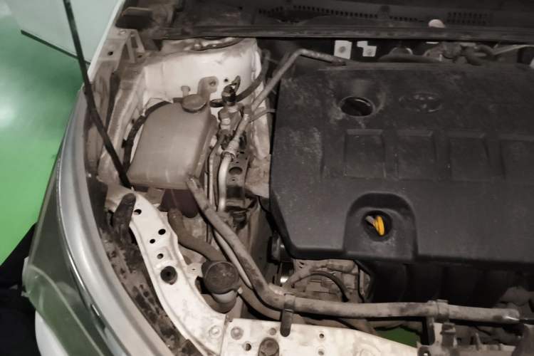Used Toyota Corolla 2014 1.6L CVT GL-i Engine Bay Right