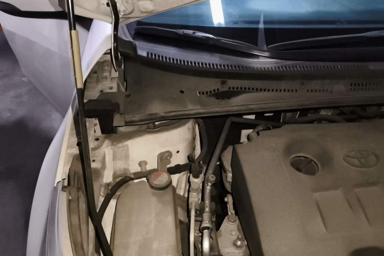 Used Toyota Corolla 2014 1.6L CVT GL Engine Bay Right