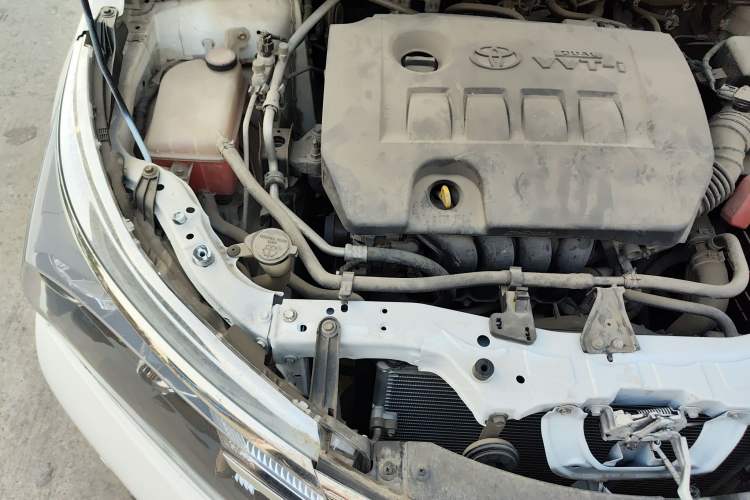 Used Toyota Corolla 2014 1.6L CVT GL-i Engine Bay Right