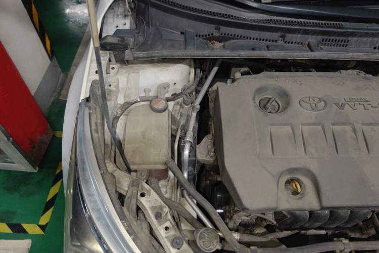 Used Toyota Corolla 2014 1.6L CVT GL-i Engine Bay Right