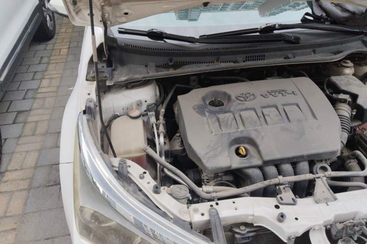 Used Toyota Corolla 2014 1.8L CVT GLX-i Engine Bay Right