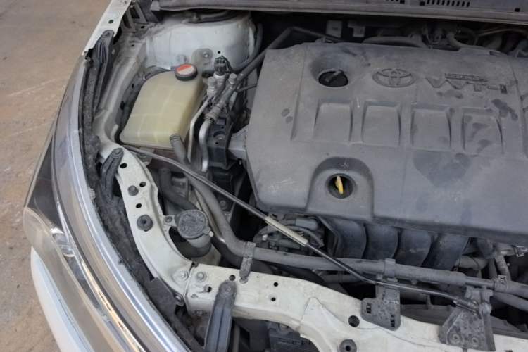 Used Toyota Corolla 2014 1.6L CVT GL Engine Bay Right