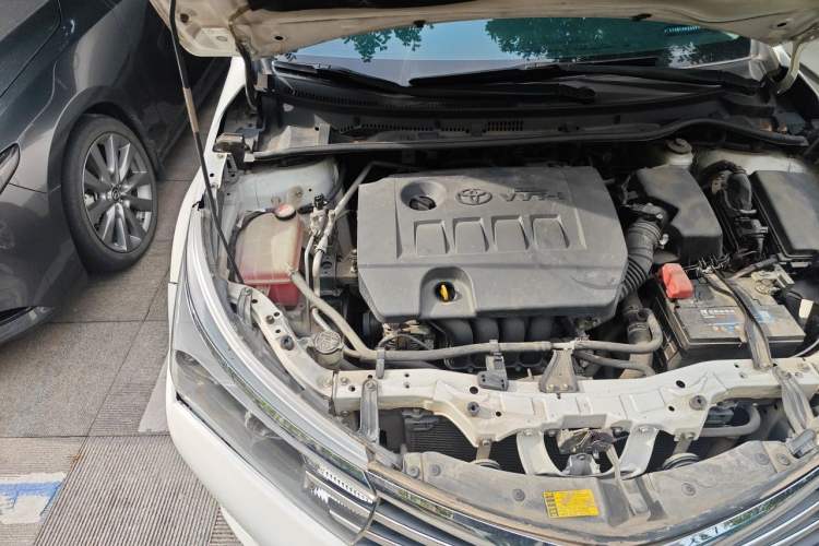 Used Toyota Corolla 2014 1.6L CVT GL Engine Bay Right