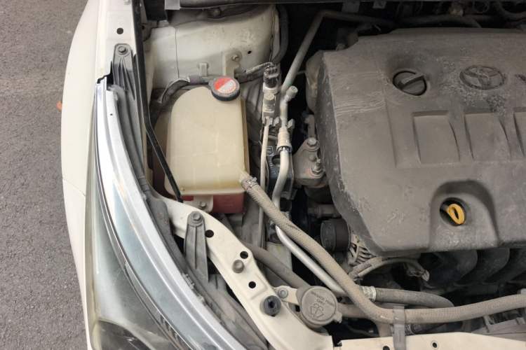 Used Toyota Corolla 2014 1.6L CVT GL Engine Bay Right