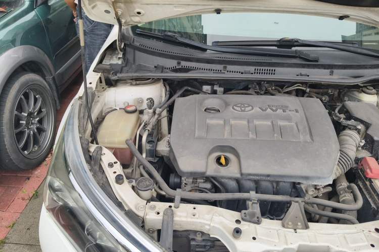 Used Toyota Corolla 2014 1.6L CVT GL-i Engine Bay Right