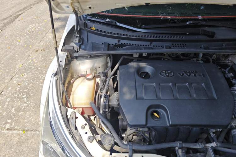 Used Toyota Corolla 2014 1.6L CVT GL Engine Bay Right