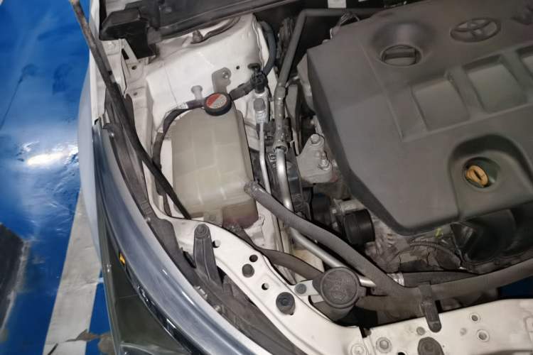 Used Toyota Corolla 2014 1.6L CVT GL-i Engine Bay Right