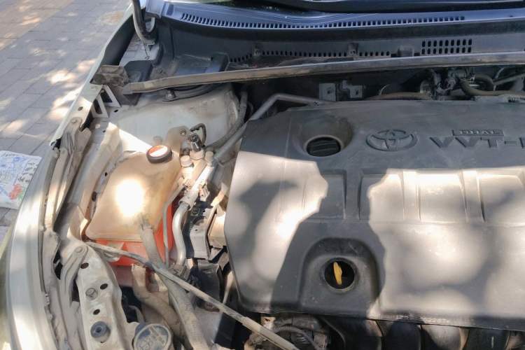 Used Toyota Corolla 2014 1.6L CVT GL-i Engine Bay Right