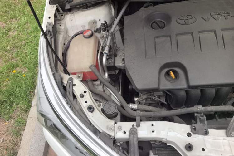 Used Toyota Corolla 2014 1.6L CVT GL-i Engine Bay Right