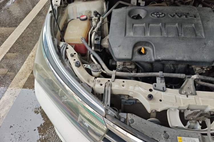 Used Toyota Corolla 2014 1.6L CVT GL Engine Bay Right