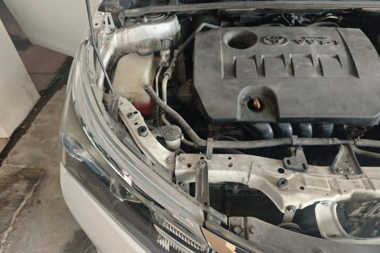 Used Toyota Corolla 2014 1.6L CVT GL Engine Bay Right