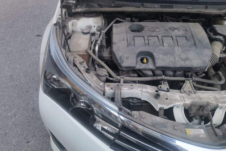 Used Toyota Corolla 2014 1.6L CVT GL Engine Bay Right